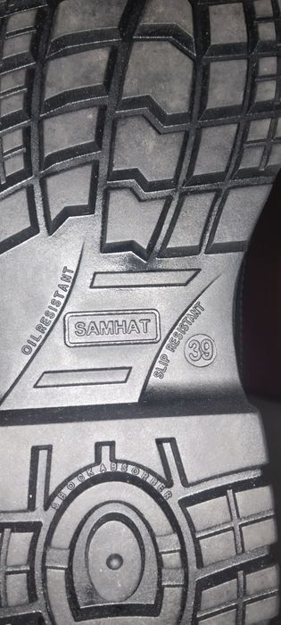 Продам спец обувь новый лето - осень.