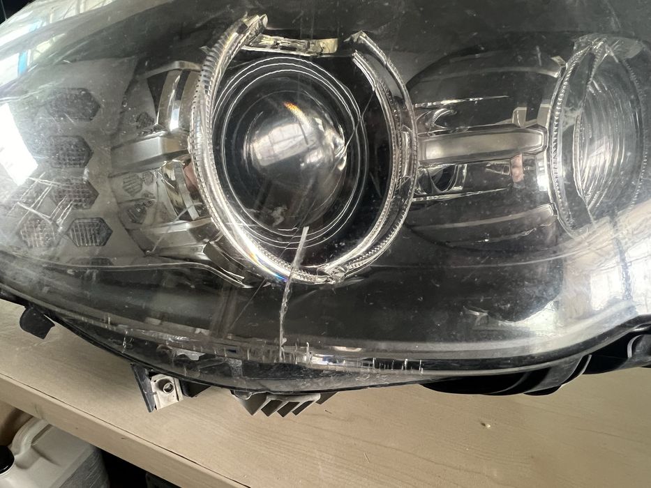 Завиващ десен фар за BMW F10 F11 със забележка