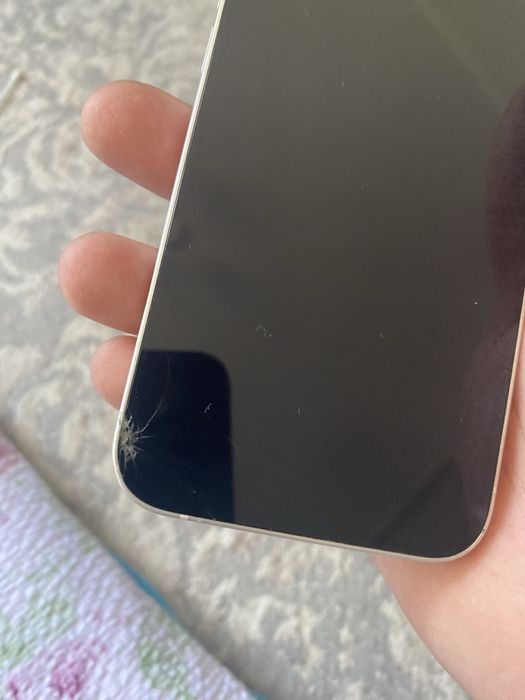 Продам Айфон 13