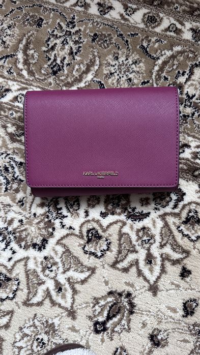 Оригинална Karl Lagerfeld чанта, цвят малина