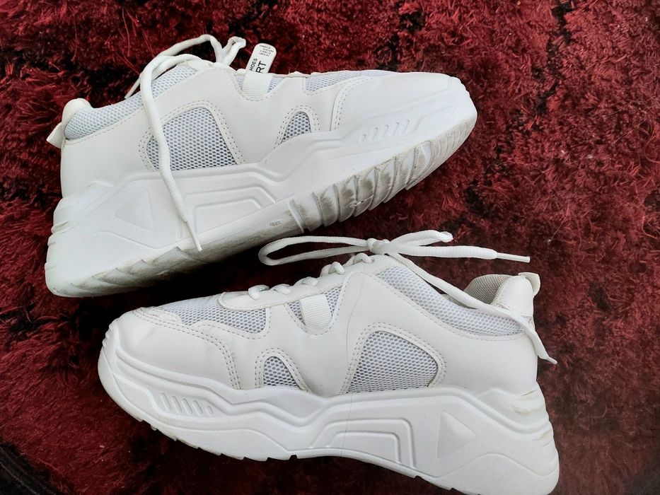 Бели сникърси на платформа 5см.