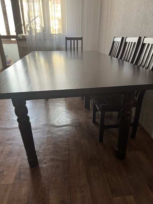 Продам стол для гостинной