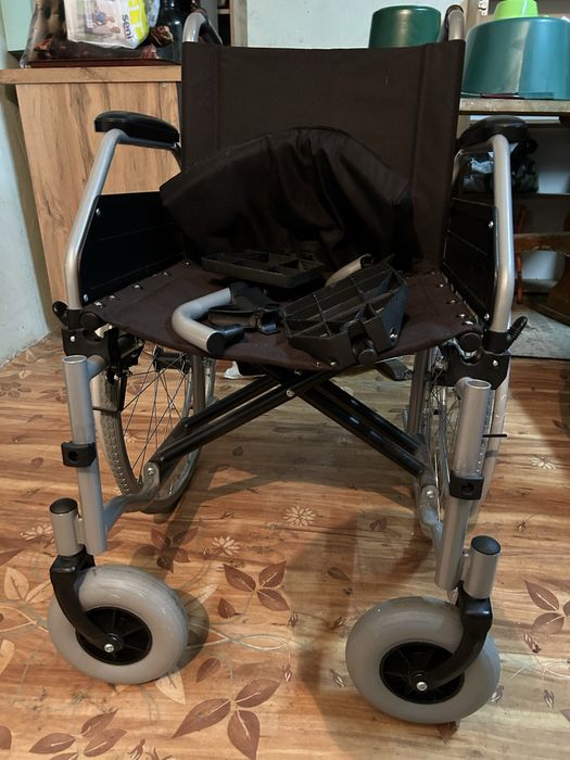 Продам инвалидную коляску