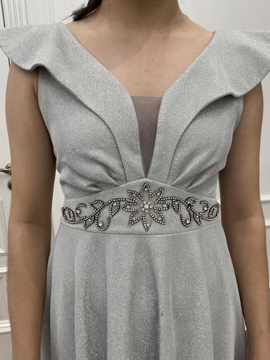 Красивое платье на мероприятие.