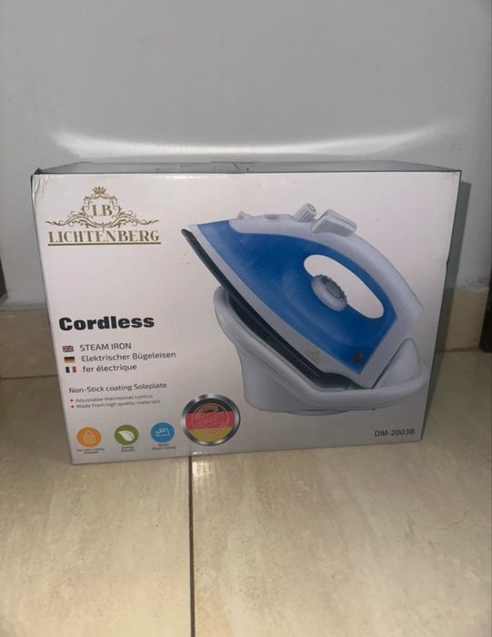 Fier de călcat fara fir cu abur si suport 1600W