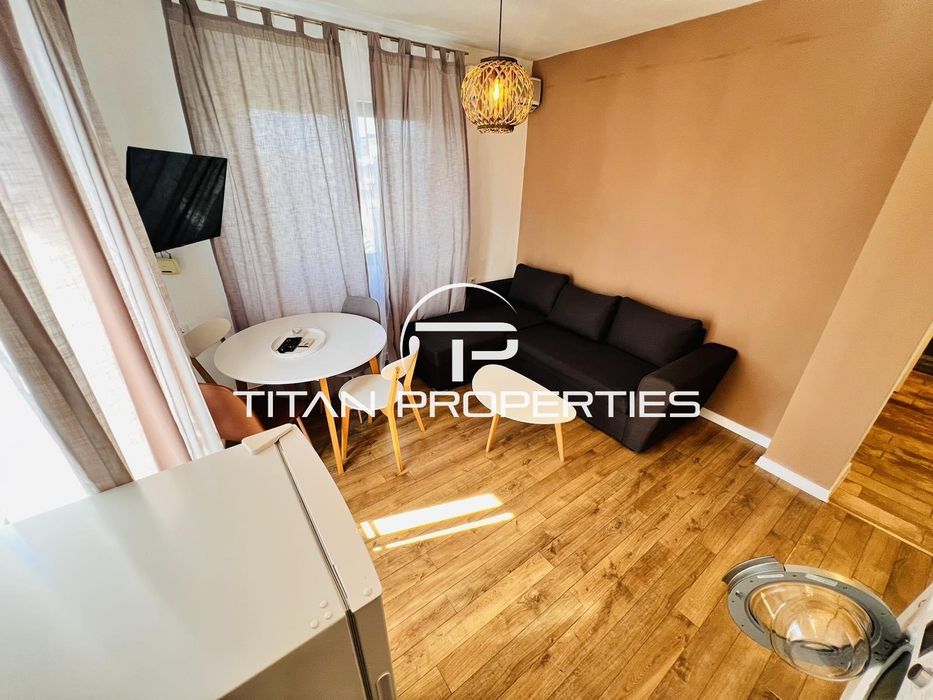 Дава се под наем Двустаен апартамент в Бургас, Център - 50 кв.м за 510 € - Снимка #2