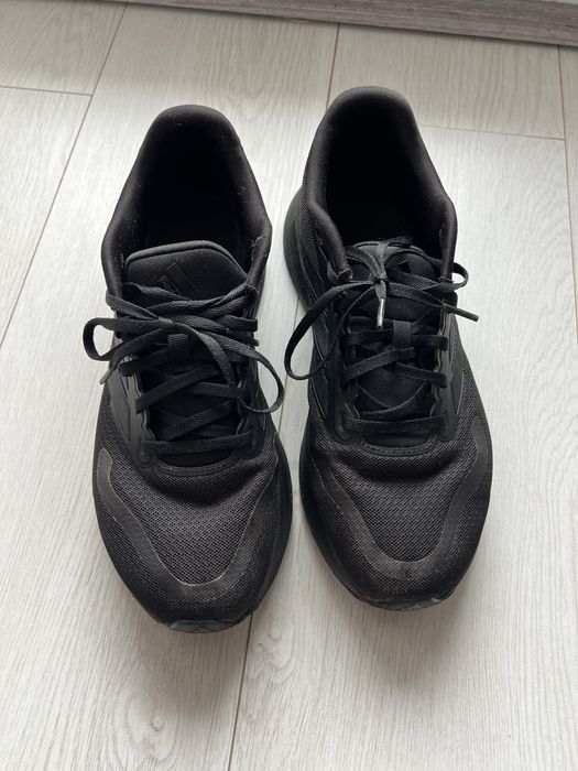 • Adidas Cloud Black •