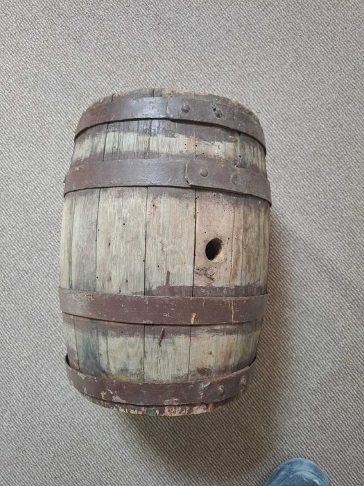 Butoi vechi  sculptat