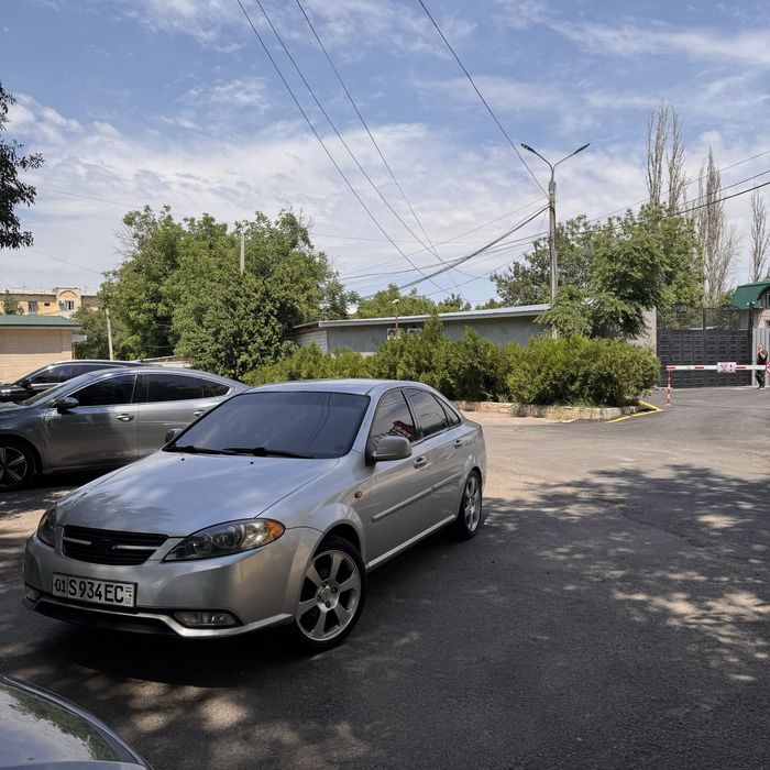Жентра автомат сотилади 2014-йил пробега 300.00  халол
