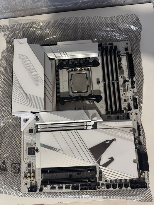 i9-14900K / Z790 AORUS PRO X