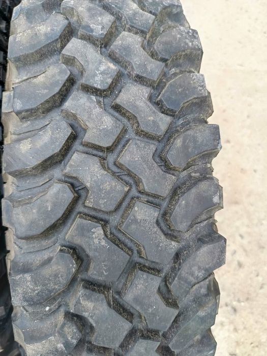 235/85/16 1брой BfGoodrich Mud-Terrain T/A.Гумите са в перфектно състо