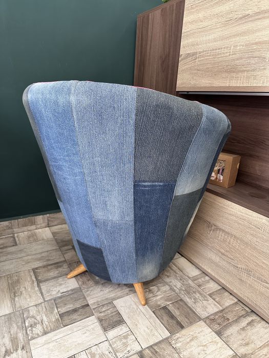 Стол дизайнерски тип пачуърк подходящ за чакалня,фризьорски салон