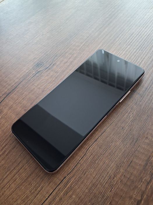 Телефон  HUAWEI P smart