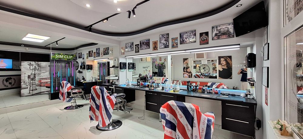 Caut colaboratori pentru frizerie