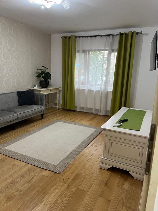 Inchiriez apartament, 3 camere decomandat Liliacului- Deva
