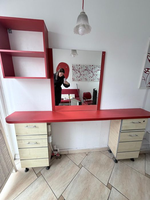 Mobilier coafor ,ce se vede in poze