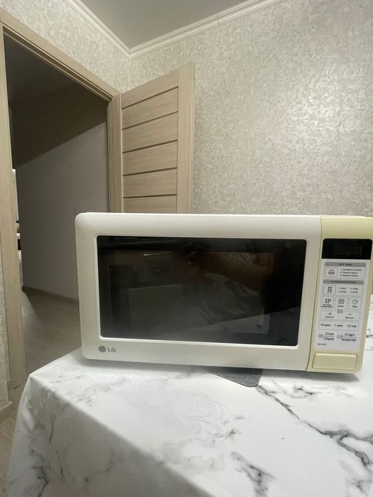 Продам микроволновую печь LG бу