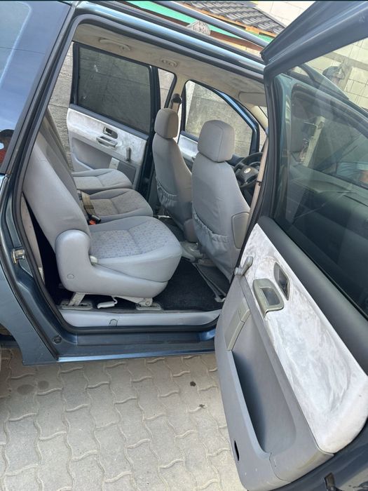 Vând volkswagen sharan