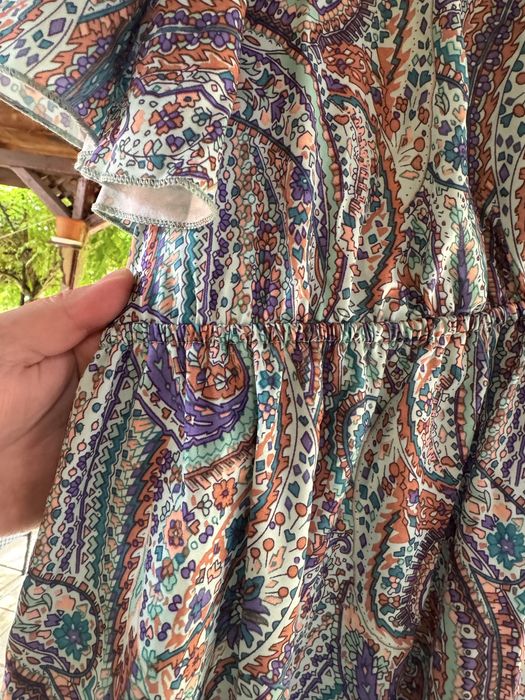 Rochie 1XL cu imprimeu floral si maneci scurte cu decolteu in V