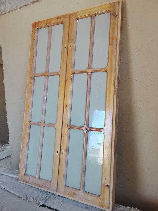 Ёгоч ромлар сотилади, 8та. Кесакиси янги килинган Хаммасини ойнаси бор