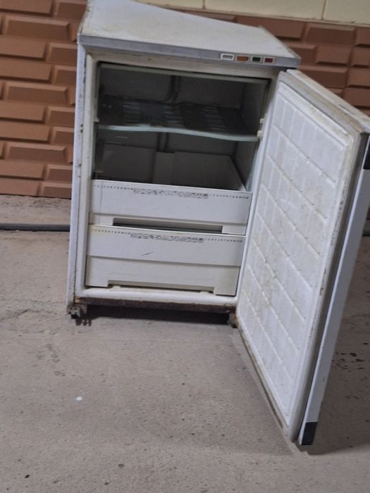 Продам срочно морозильник