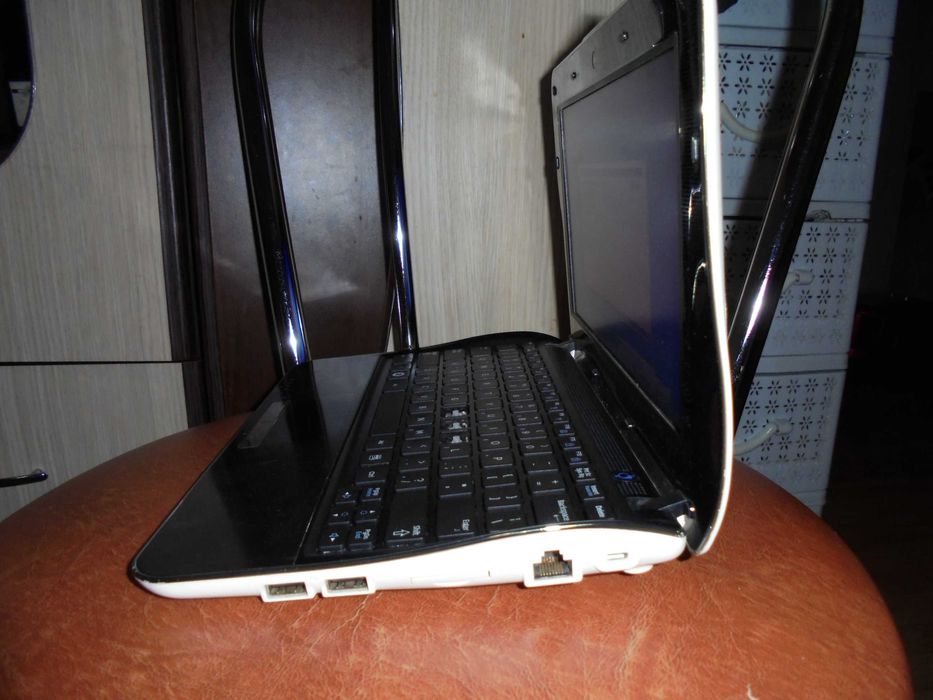 Netbook Samsung NF210-N550 1.5GHz, 2GB .Pret-250 de LEI Negociabil .