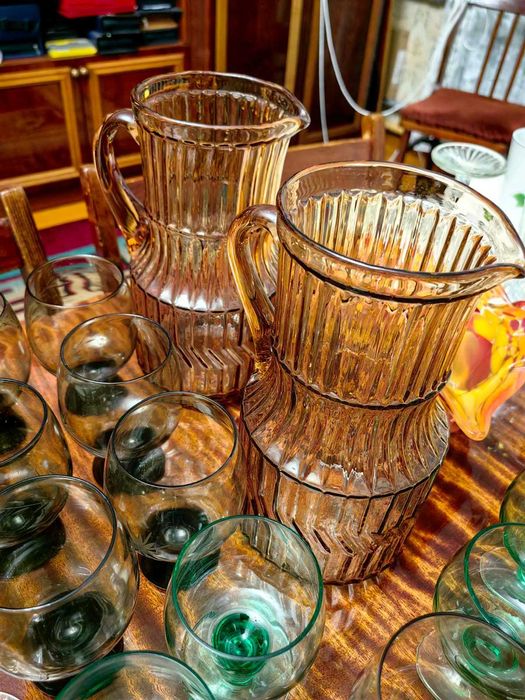 Продам вазы из цветного  стекла