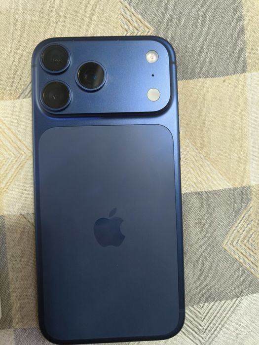 IPhone 17 pro max, deep blue, 512 gb.