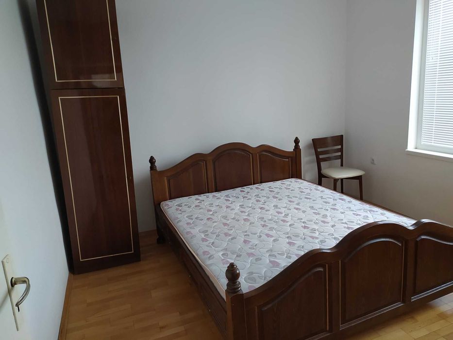Давам под наем апартамент 90 кв м,жк. Слатина, обзаведен, ет.4, ЕПК,без домашни животни, на български граждани, наем 700 €.