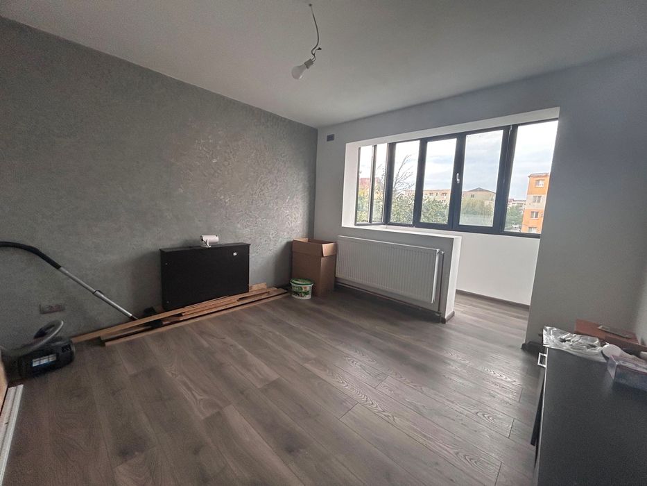 Proprietar, vând apartament 2 camere decomandat, etaj 2/4, zona Olari