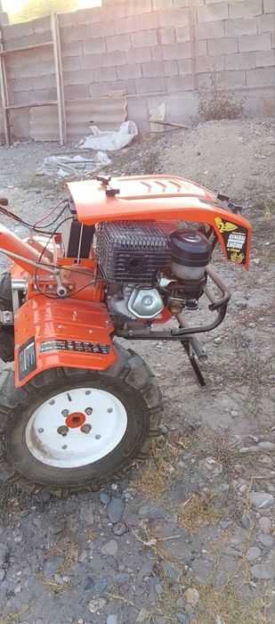 Motokultuatr sotiladi 18hp
