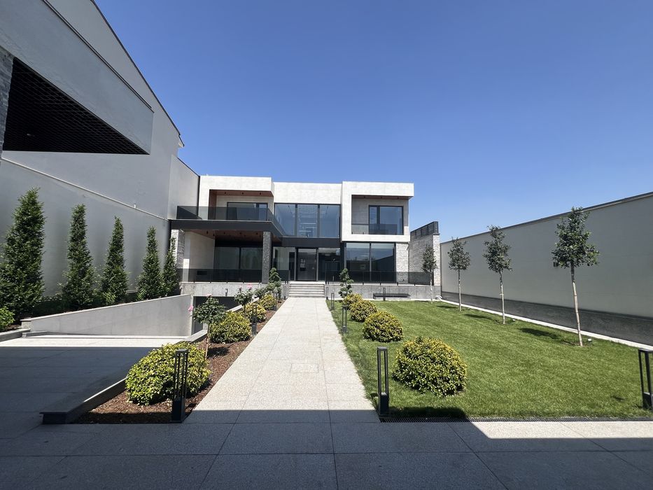 Продаётся или аренда дом без маклер на центр луначарский 8.5 сотих+3