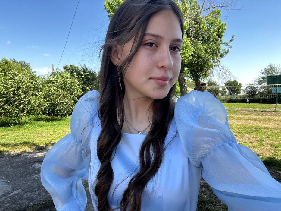 атласное платье, с рукавами фанариками, с поясом