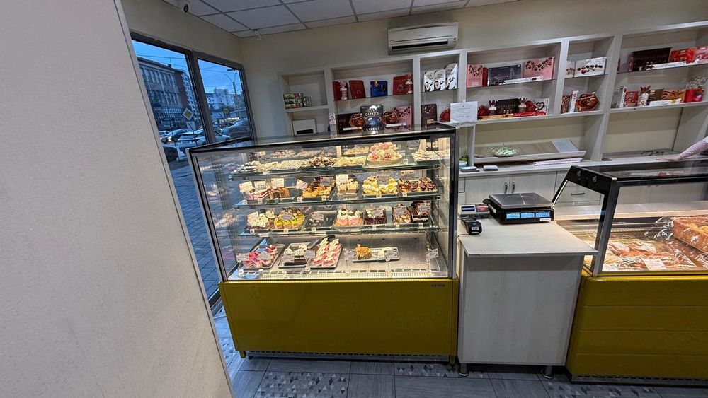 Vitrina frigorifică patiserie cofetărie iluminare led