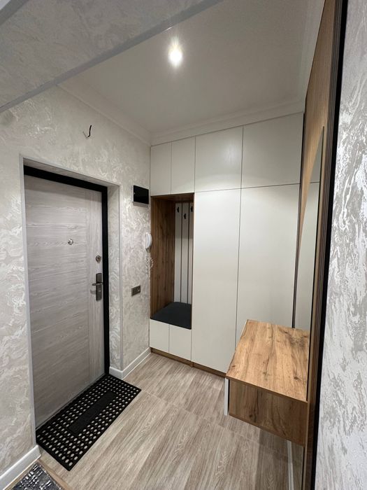 Сдаю! НОВАЯ 4-ком кв около метро  Миллий бог