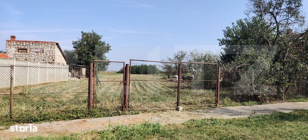 Teren intravilan – 2.707 mp, Belint