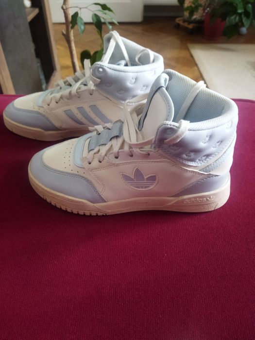 Запазени унисекс маратонки Адидас