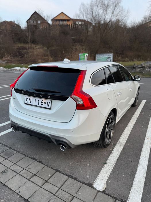 Volvo V60 R-Design 2.0 5 Cilindrii Alb Perlat  Incalzire scaune Trapa