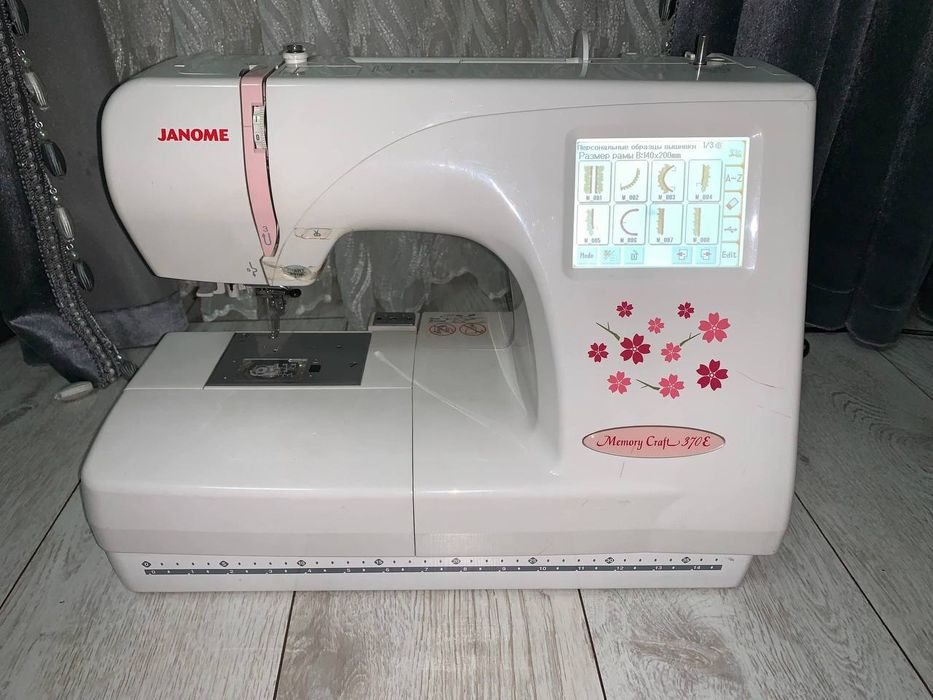 Janome Memory Craft 370 kashta tikuv mashinkasi sotiladi