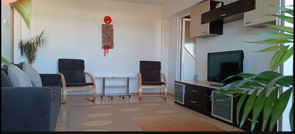 Ofer spre închiriere apartament 3 camere, vedere Piata Civica
