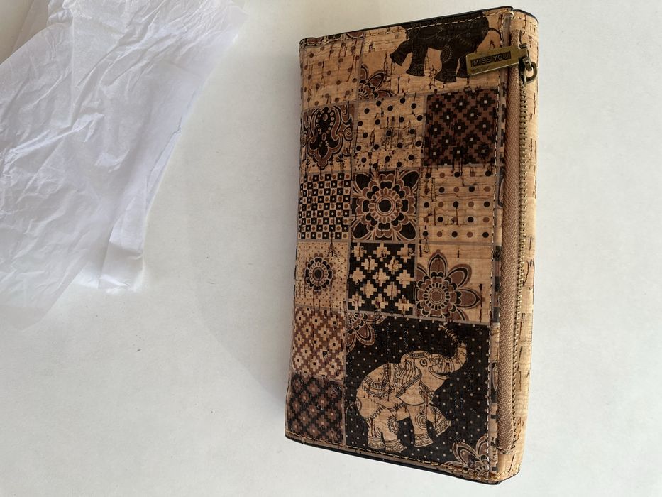 Чисто ново портомоне