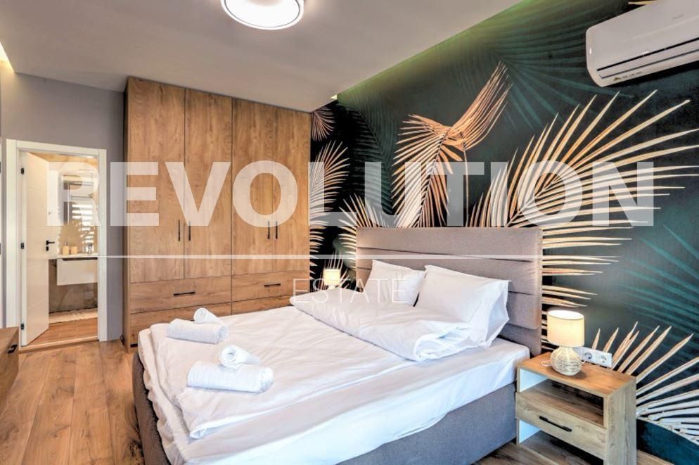 Дава се под наем Четиристаен апартамент в Варна, Галата - 207 кв.м за 2200 € - Снимка #4