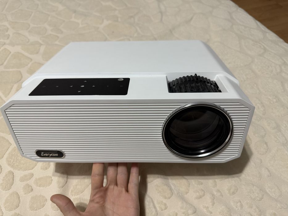 Full HD Everycom HQ9W. яркость 8000 люмен.
