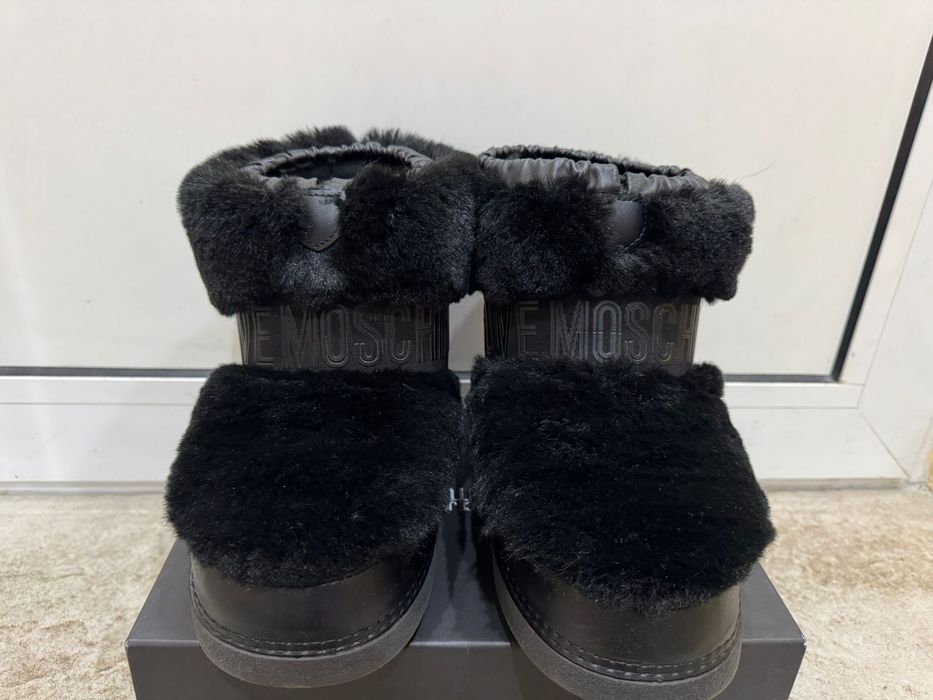 Дамски боруши love moschino