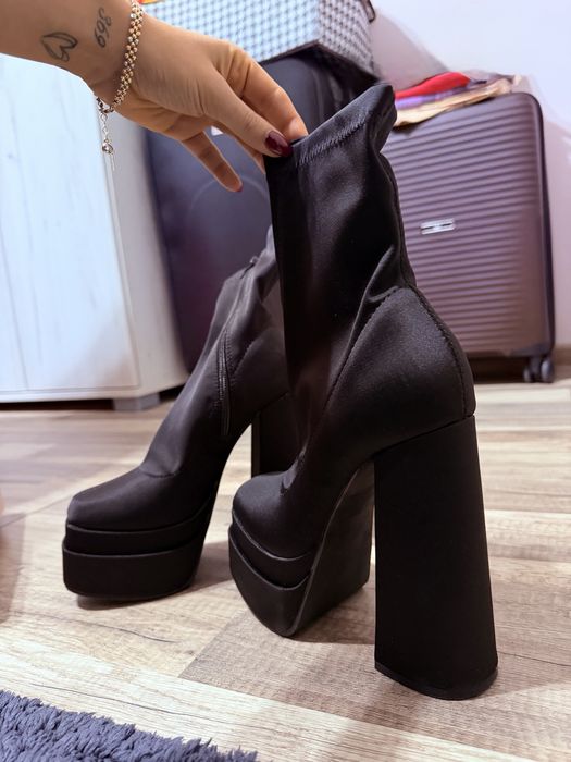 Черни боти с висок ток и платформа