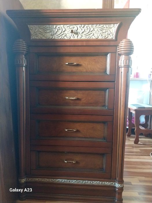 Шифоньер и комод импортные