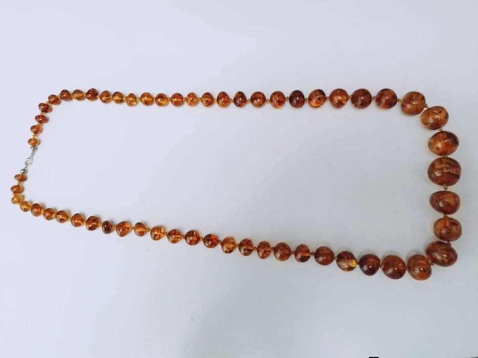 Vechi colier lant din chihlimbar natural baltic, de culoarea mierii, cu inchizatoare din argint 925, cabochon oval