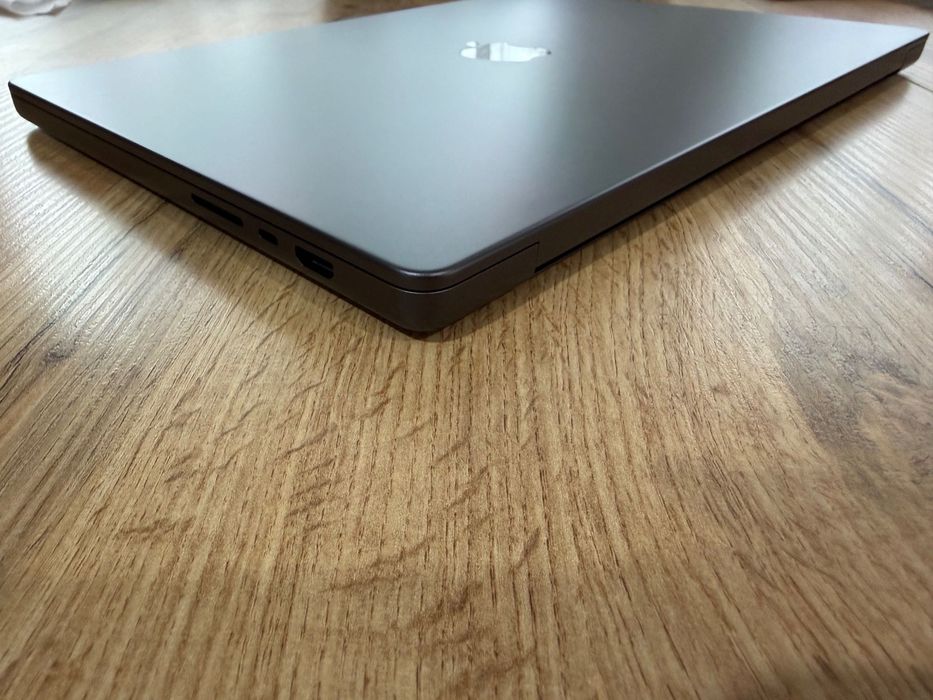 НОВ MacBook Pro 16" M5 PRO Chip 18-CPU/20-GPU/24GB RAM/1TB SSD В ГАРАНЦИЯ ДО 20.04.2027г