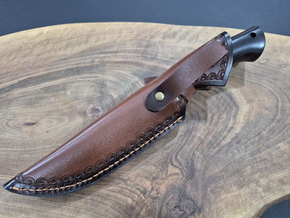 Ловен нож с кожена кания LN404