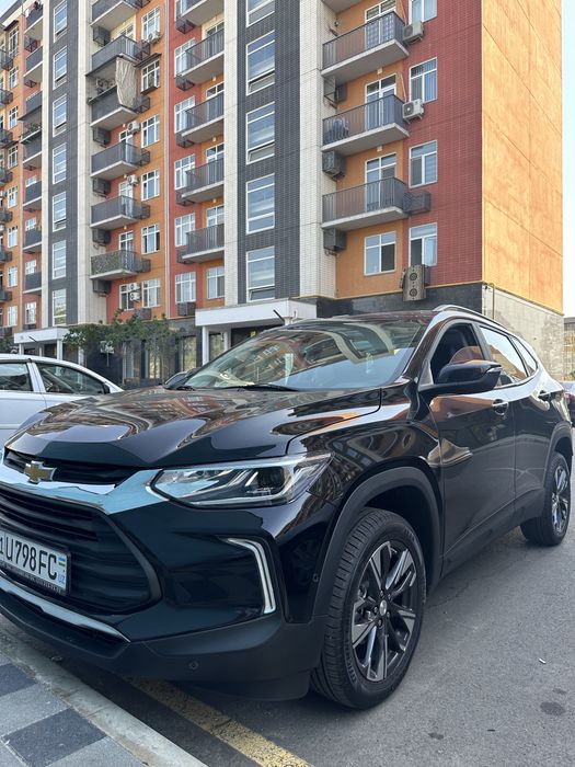 Инструктор по вождению. Обучает на Трекере 2 вождению по городу.